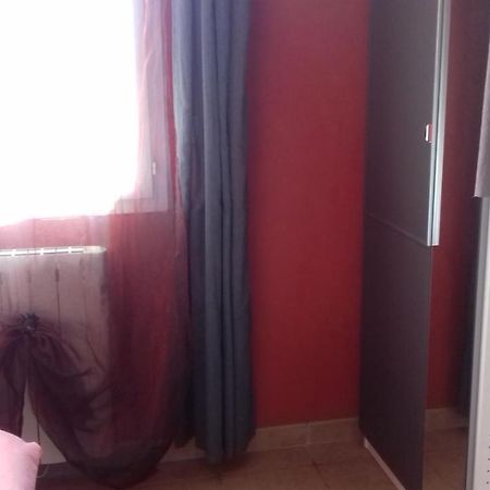 Le Petit Coin Tranquille Bed and Breakfast Signes Exteriör bild
